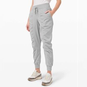 Lululemon Dance Studio Jogger
Silver Drop